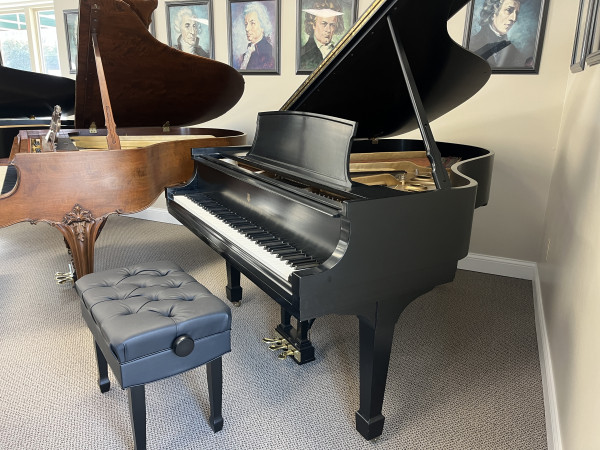 1968 Steinway model L grand piano and artist bench - Grand Pianos